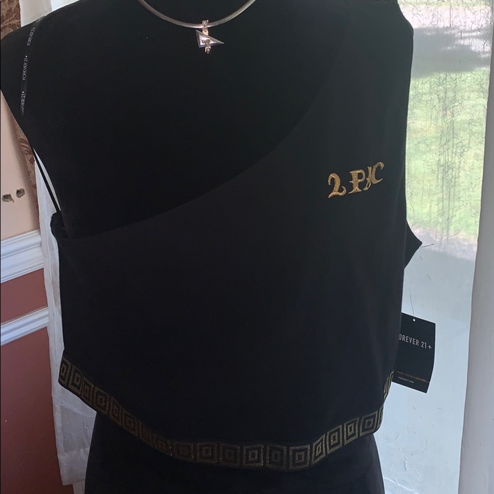 Forever 21 “2Pac” Crop top